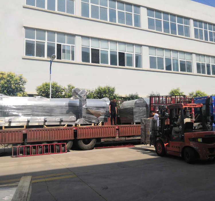 河北張家口趙總訂購的全套杏核加工炒貨設(shè)備13米專車發(fā)貨！