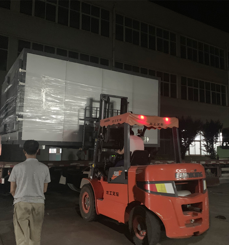 成都客戶訂購的空氣能烘烤房已經(jīng)全部完工，裝車發(fā)貨中！